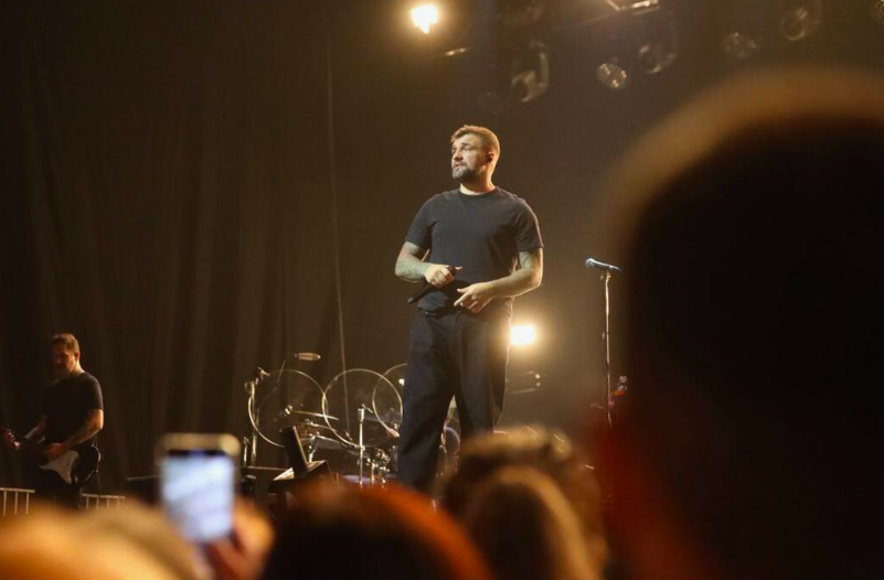 Фото В Новосибирске опубликованы кадры ярких концертов Басты в честь его дня рождения 4